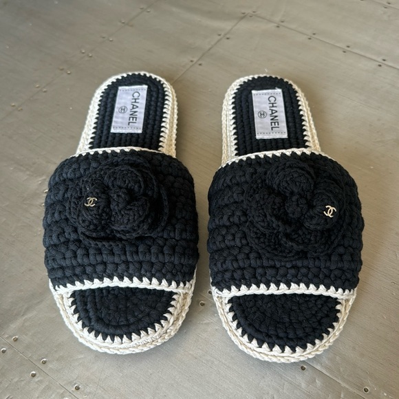 Chanel Black 23C ivory knit camellia flower slides flats sandals sz 39 with box - Picture 1 of 10